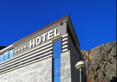 Hotel Diadem Omiš Esterno foto