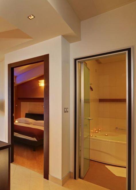 Hotel Diadem Omiš Esterno foto